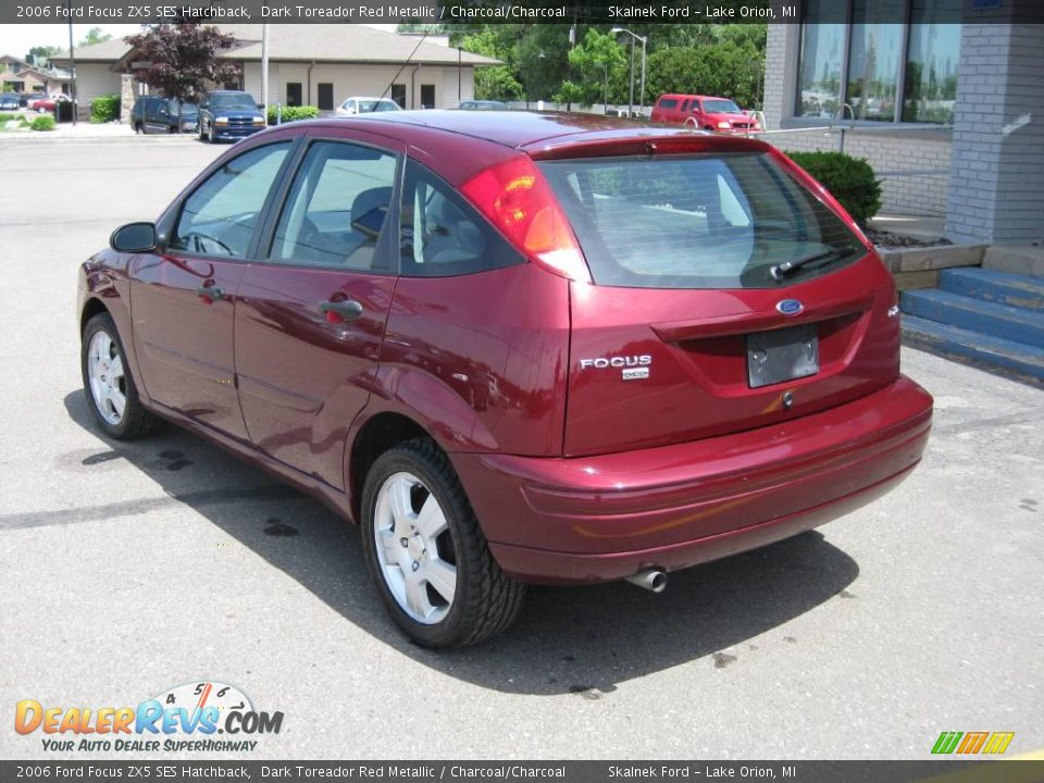 2006 Ford Focus ZX5 SES Hatchback Dark Toreador Red Metallic / Charcoal/Charcoal Photo #6
