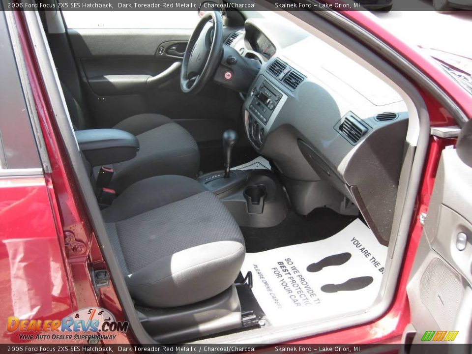 2006 Ford Focus ZX5 SES Hatchback Dark Toreador Red Metallic / Charcoal/Charcoal Photo #9