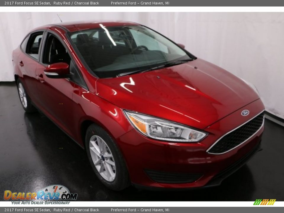 2017 Ford Focus SE Sedan Ruby Red / Charcoal Black Photo #8