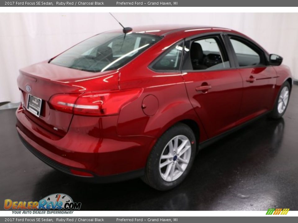 2017 Ford Focus SE Sedan Ruby Red / Charcoal Black Photo #9