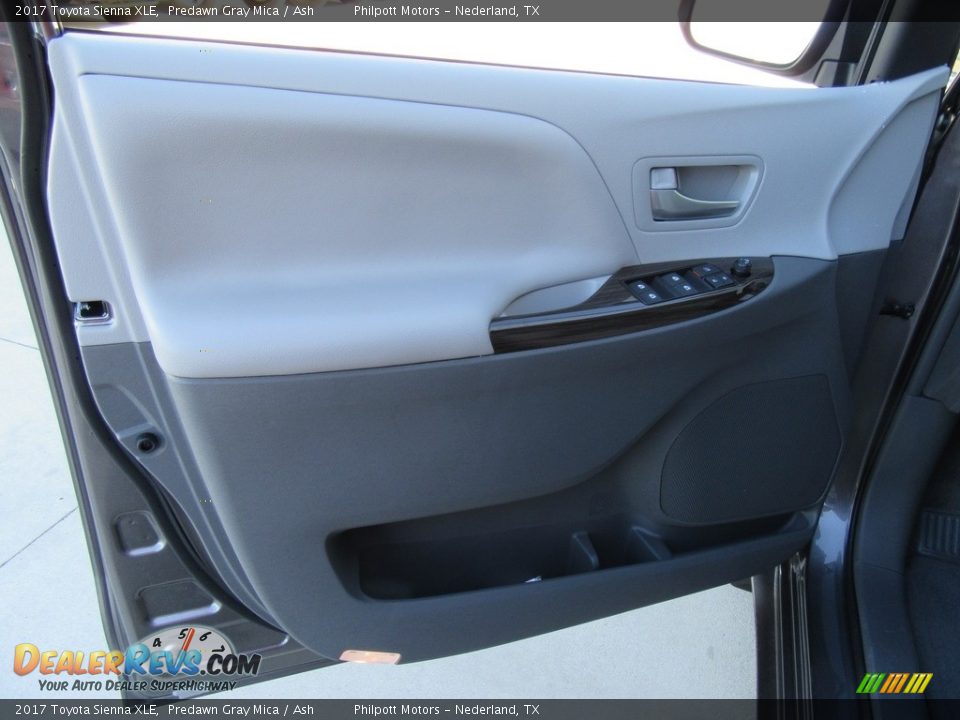2017 Toyota Sienna XLE Predawn Gray Mica / Ash Photo #18