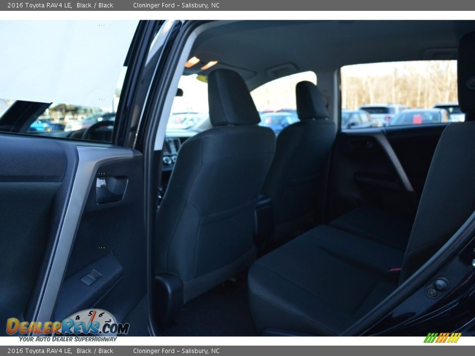 2016 Toyota RAV4 LE Black / Black Photo #11