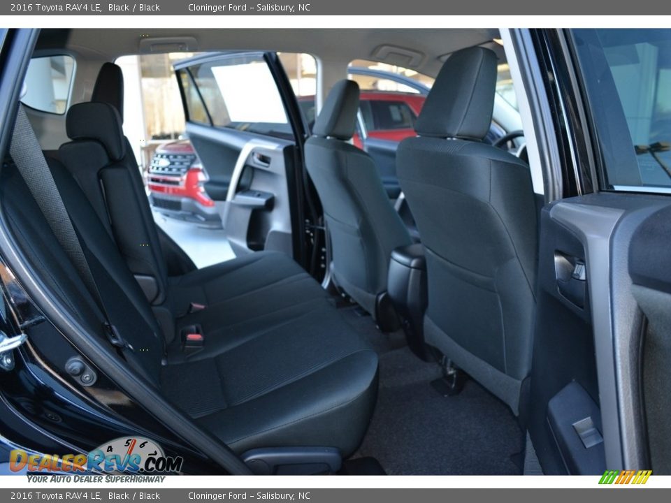 2016 Toyota RAV4 LE Black / Black Photo #13