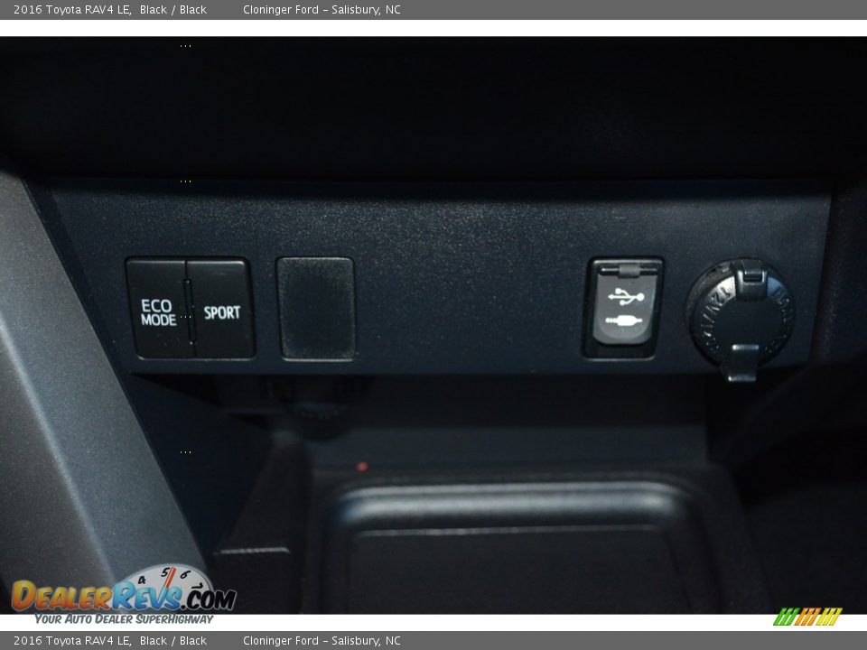 2016 Toyota RAV4 LE Black / Black Photo #19