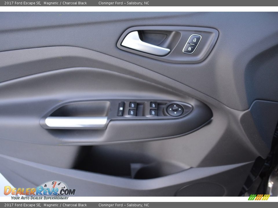 2017 Ford Escape SE Magnetic / Charcoal Black Photo #5