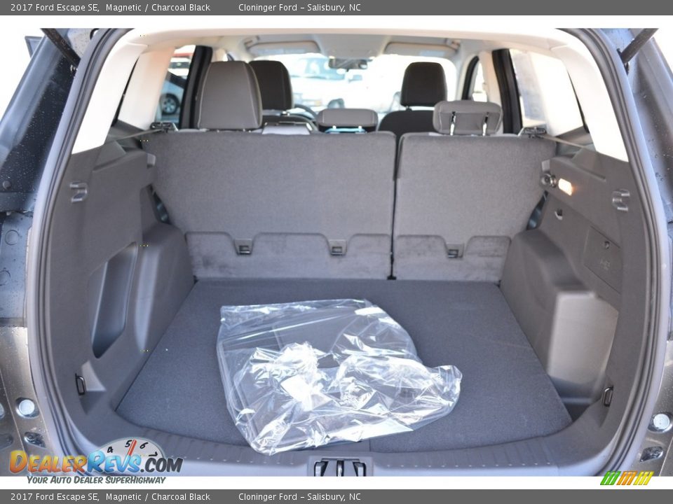 2017 Ford Escape SE Magnetic / Charcoal Black Photo #9