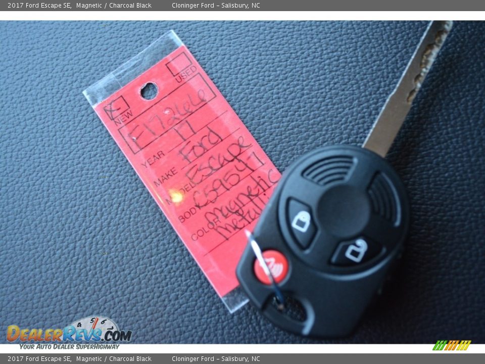 2017 Ford Escape SE Magnetic / Charcoal Black Photo #17
