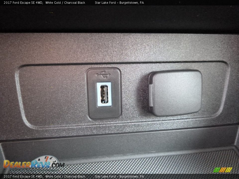 2017 Ford Escape SE 4WD White Gold / Charcoal Black Photo #18