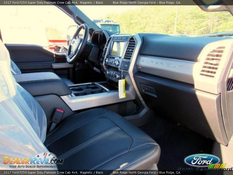2017 Ford F250 Super Duty Platinum Crew Cab 4x4 Magnetic / Black Photo #32
