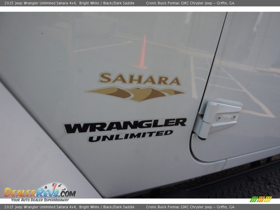 2015 Jeep Wrangler Unlimited Sahara 4x4 Bright White / Black/Dark Saddle Photo #13