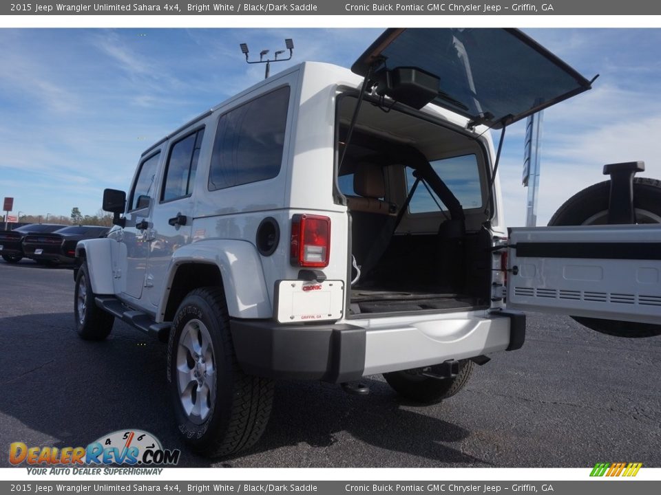 2015 Jeep Wrangler Unlimited Sahara 4x4 Bright White / Black/Dark Saddle Photo #16