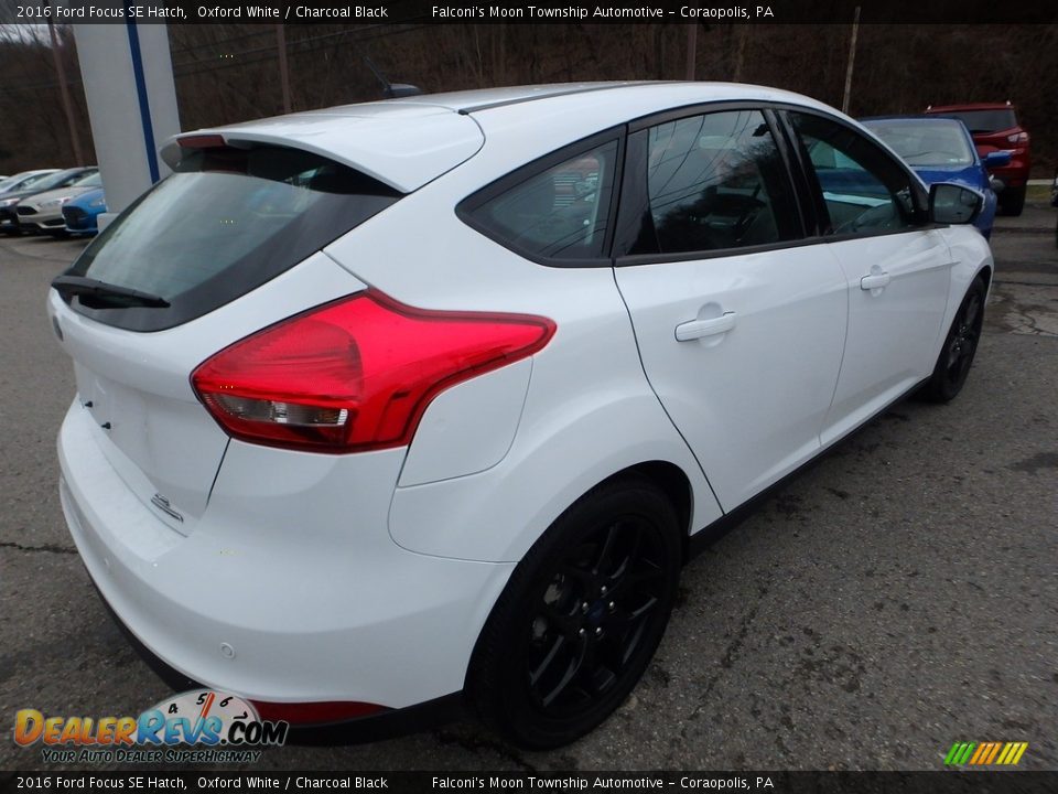 2016 Ford Focus SE Hatch Oxford White / Charcoal Black Photo #2