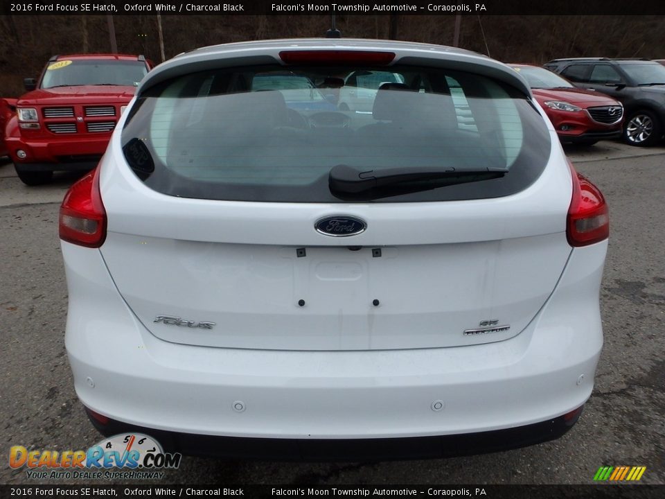 2016 Ford Focus SE Hatch Oxford White / Charcoal Black Photo #3