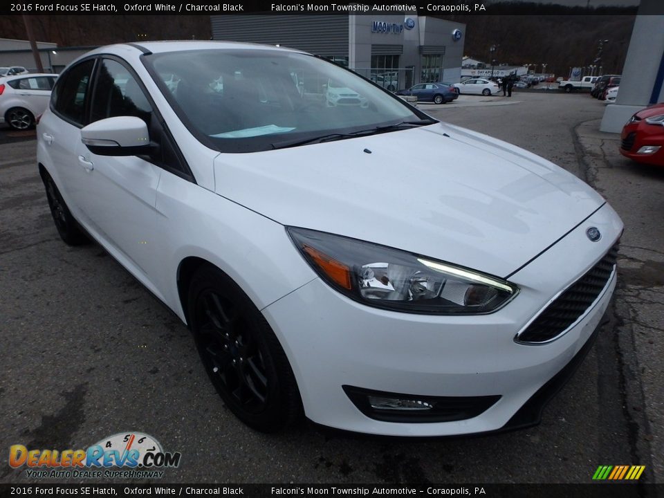 2016 Ford Focus SE Hatch Oxford White / Charcoal Black Photo #8