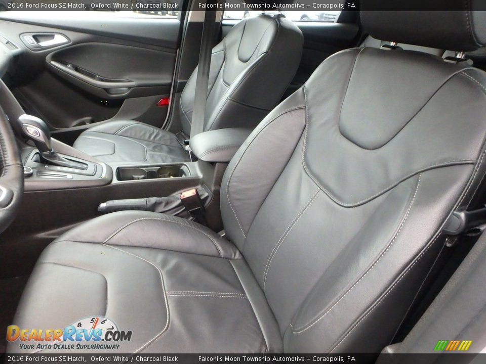 2016 Ford Focus SE Hatch Oxford White / Charcoal Black Photo #15