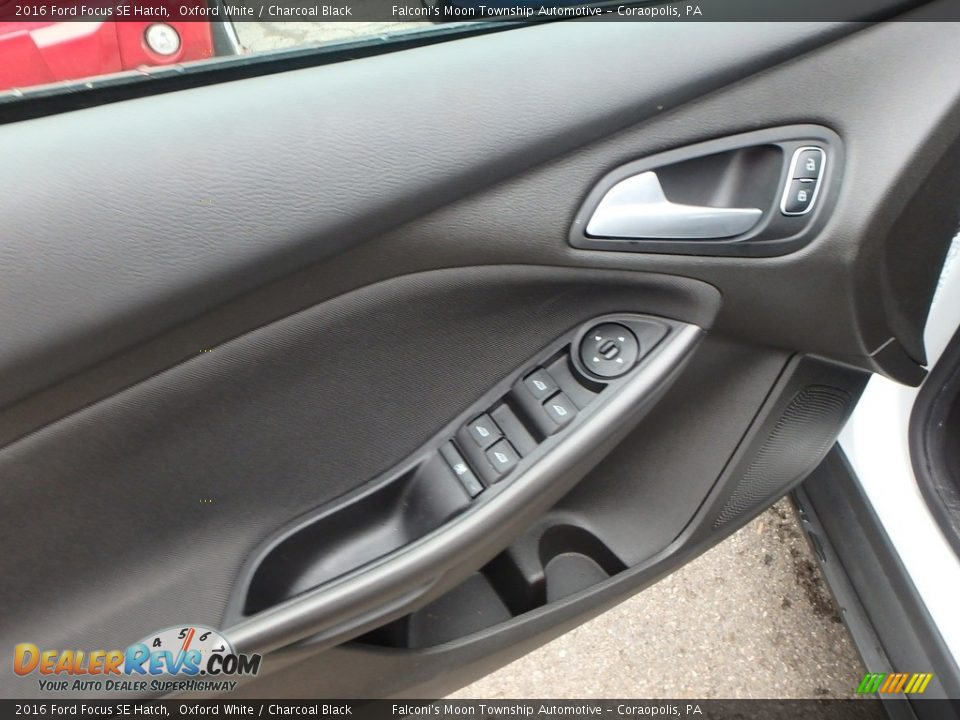2016 Ford Focus SE Hatch Oxford White / Charcoal Black Photo #19