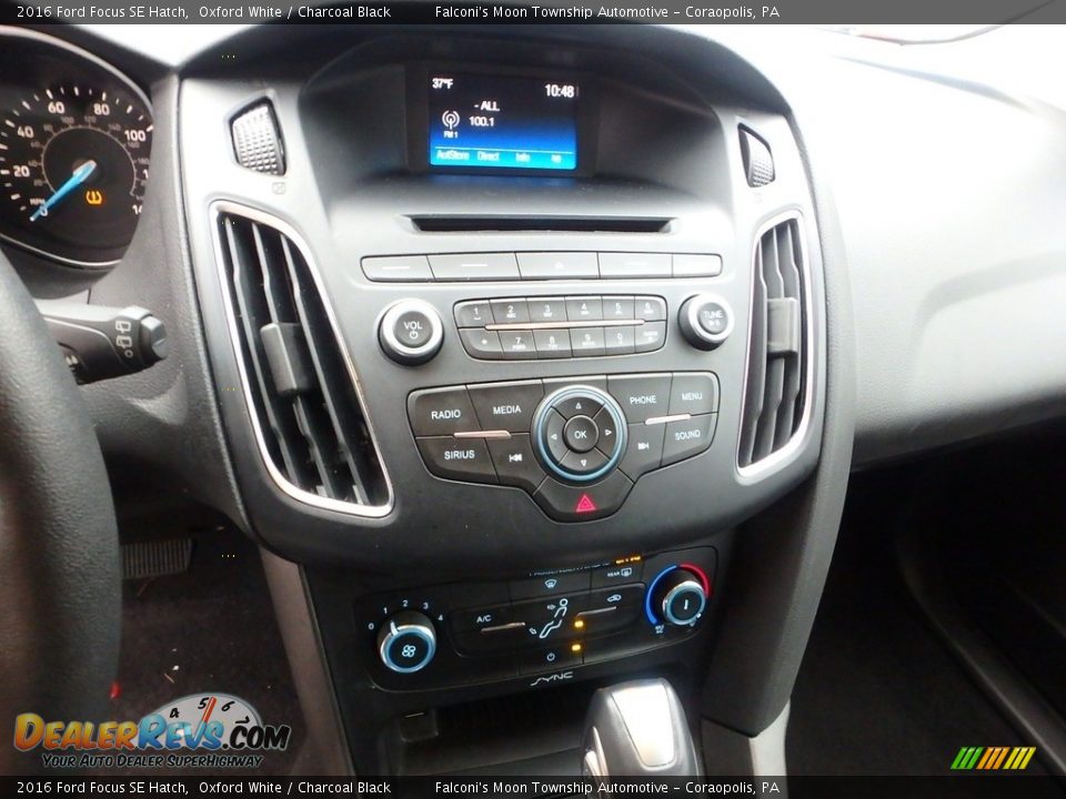 2016 Ford Focus SE Hatch Oxford White / Charcoal Black Photo #21