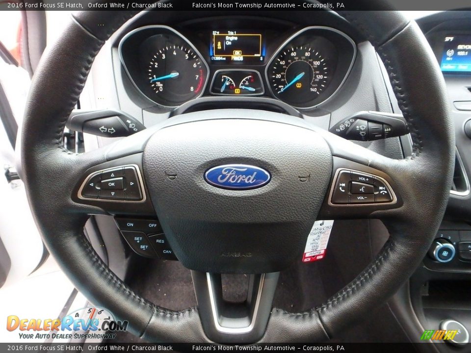 2016 Ford Focus SE Hatch Oxford White / Charcoal Black Photo #22
