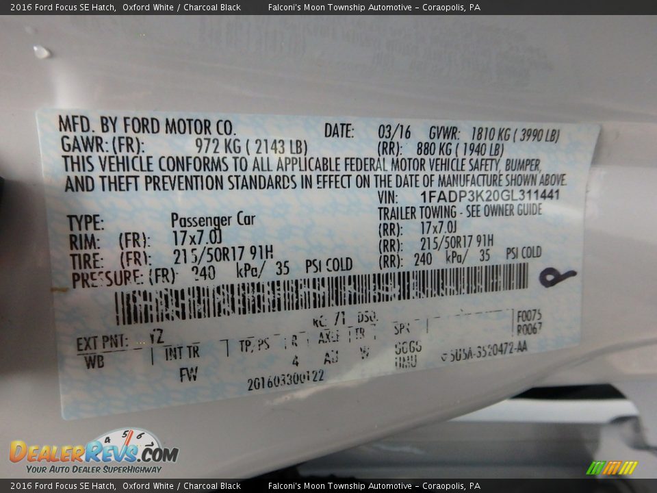 2016 Ford Focus SE Hatch Oxford White / Charcoal Black Photo #23