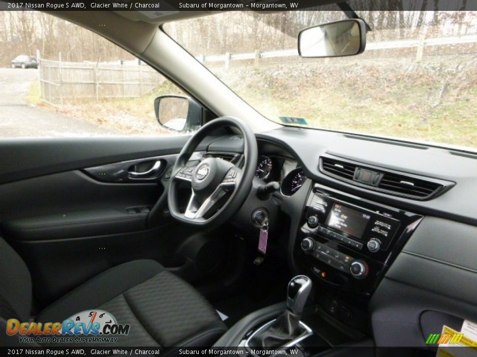 Dashboard of 2017 Nissan Rogue S AWD Photo #4