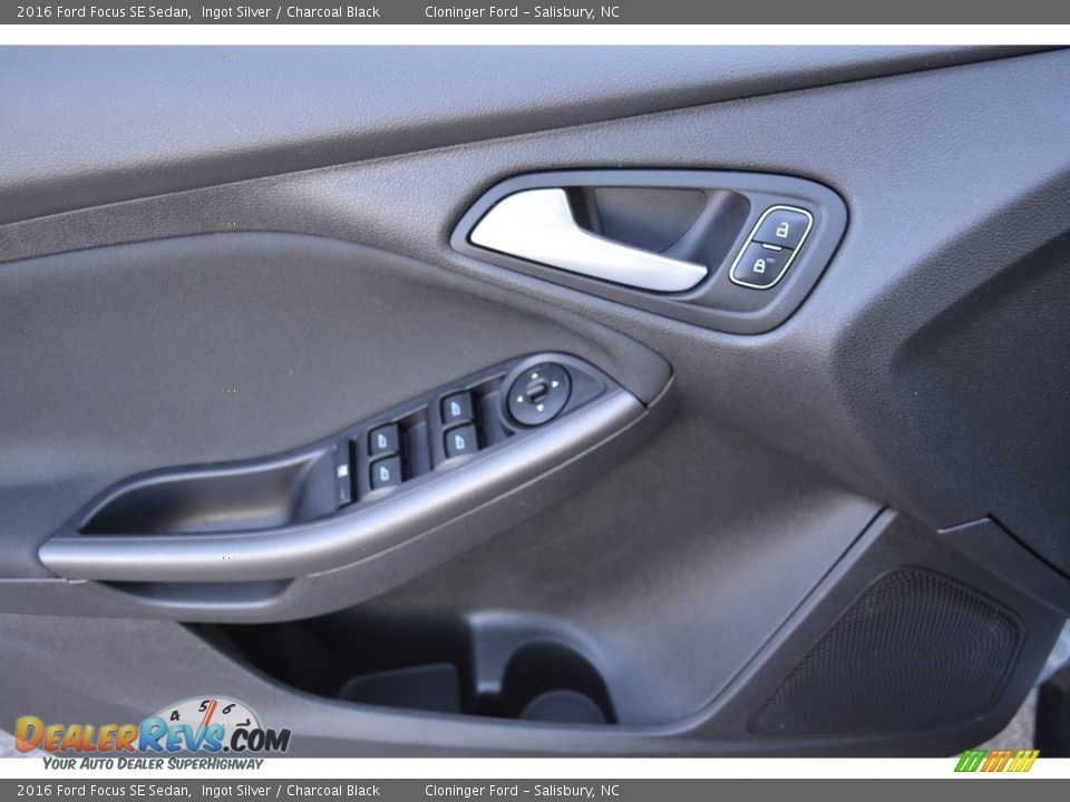 2016 Ford Focus SE Sedan Ingot Silver / Charcoal Black Photo #8