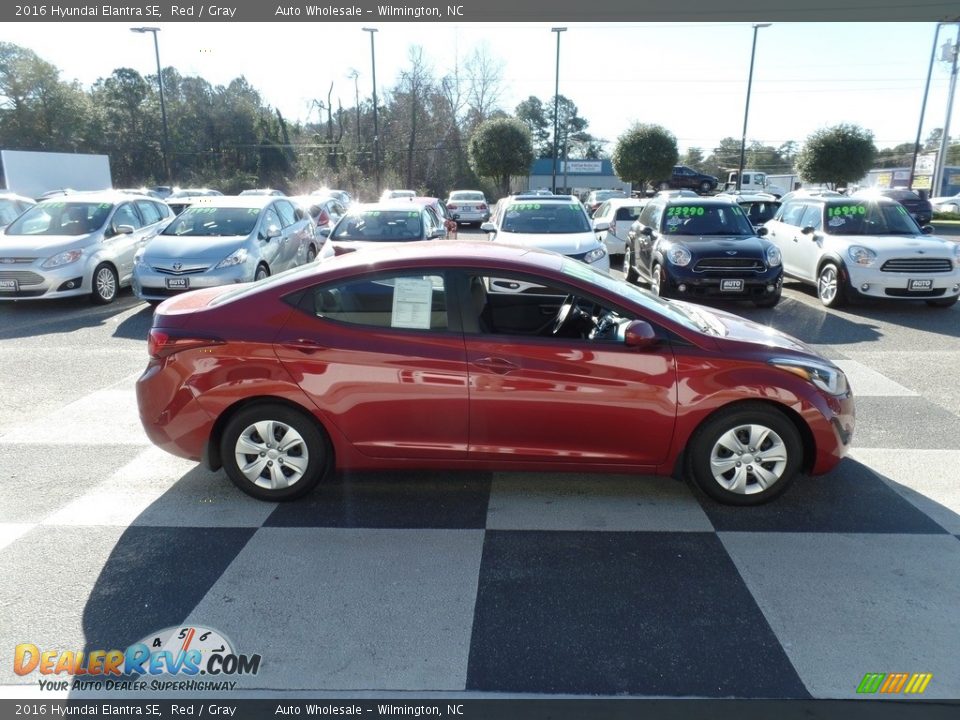 2016 Hyundai Elantra SE Red / Gray Photo #3