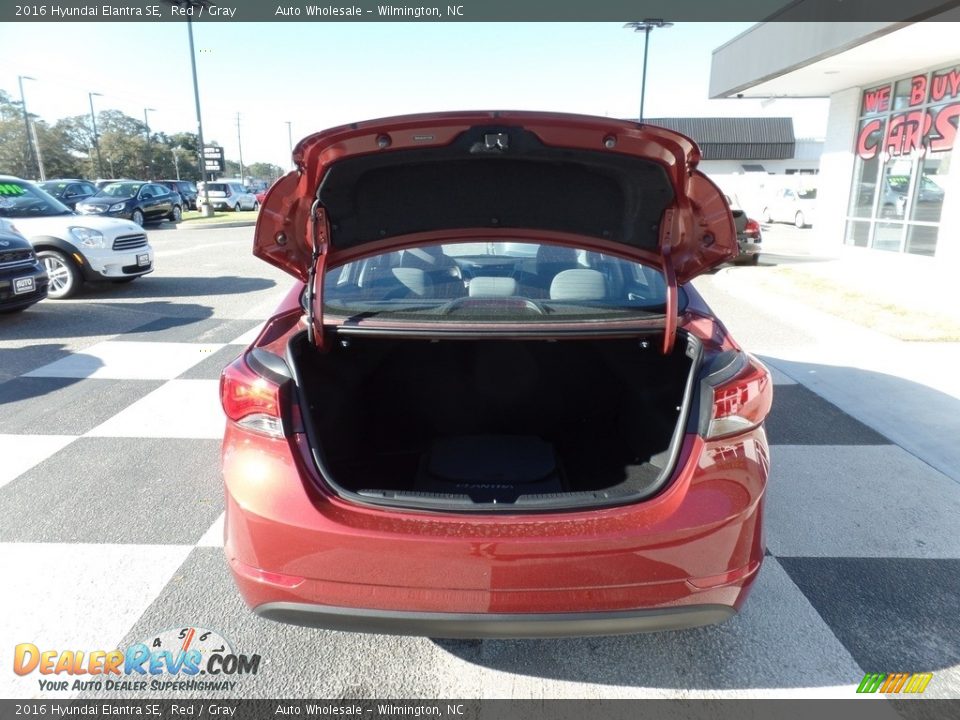 2016 Hyundai Elantra SE Red / Gray Photo #5