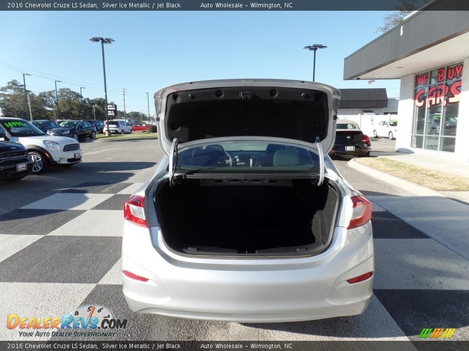 2016 Chevrolet Cruze LS Sedan Silver Ice Metallic / Jet Black Photo #5