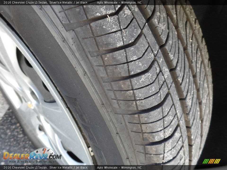 2016 Chevrolet Cruze LS Sedan Silver Ice Metallic / Jet Black Photo #9