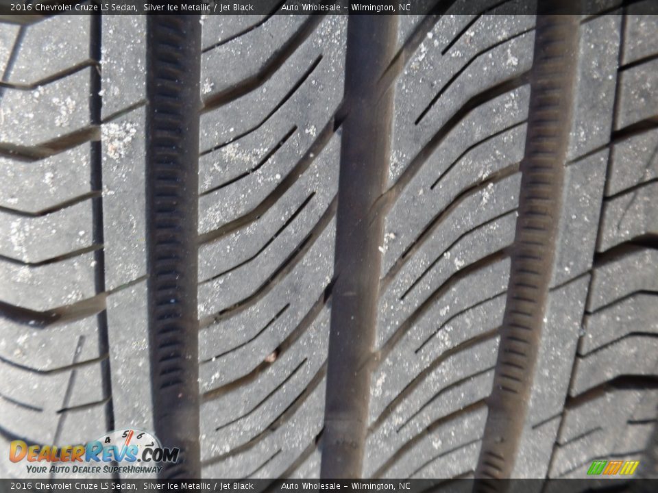 2016 Chevrolet Cruze LS Sedan Silver Ice Metallic / Jet Black Photo #10