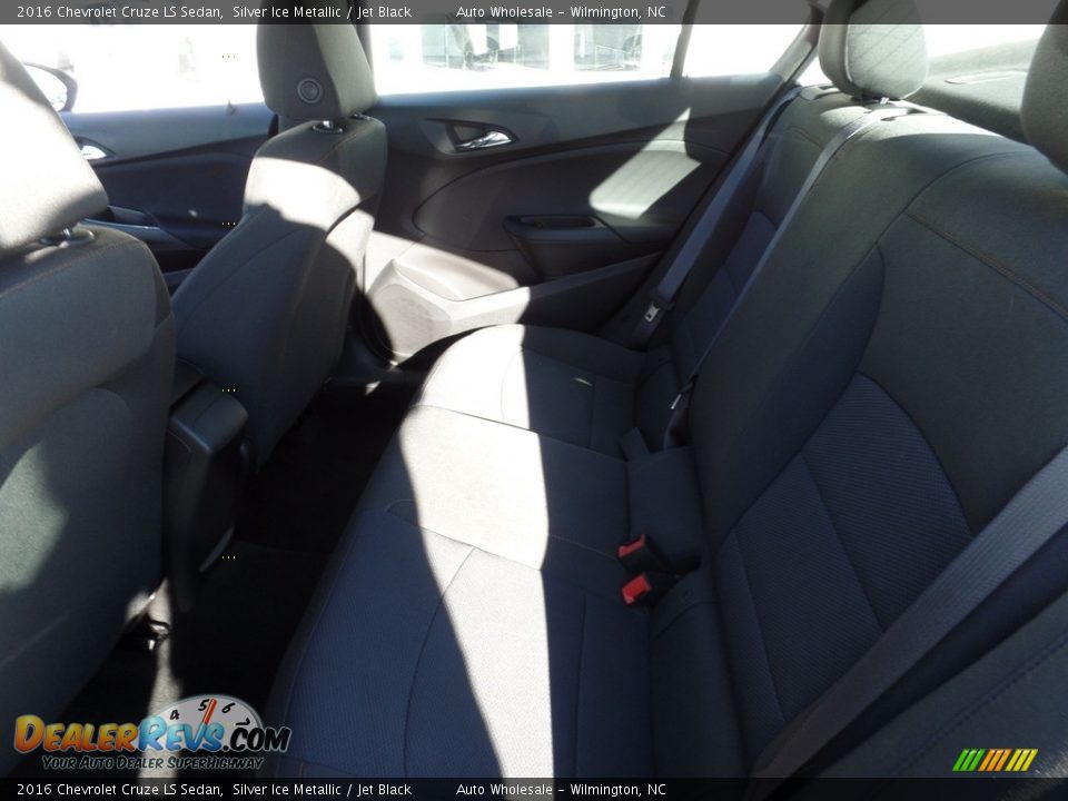 2016 Chevrolet Cruze LS Sedan Silver Ice Metallic / Jet Black Photo #12