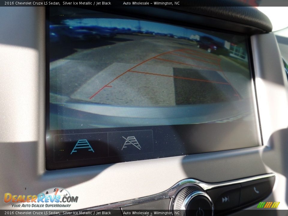 2016 Chevrolet Cruze LS Sedan Silver Ice Metallic / Jet Black Photo #18