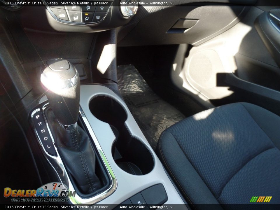 2016 Chevrolet Cruze LS Sedan Silver Ice Metallic / Jet Black Photo #20