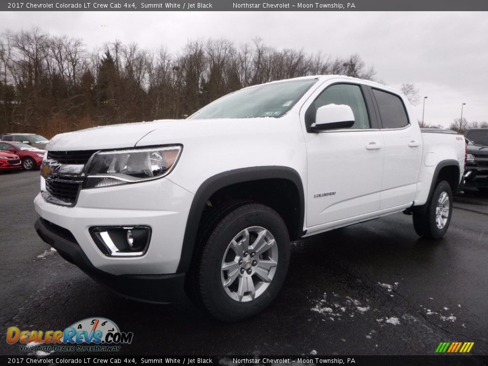 Front 3/4 View of 2017 Chevrolet Colorado LT Crew Cab 4x4 Photo #1