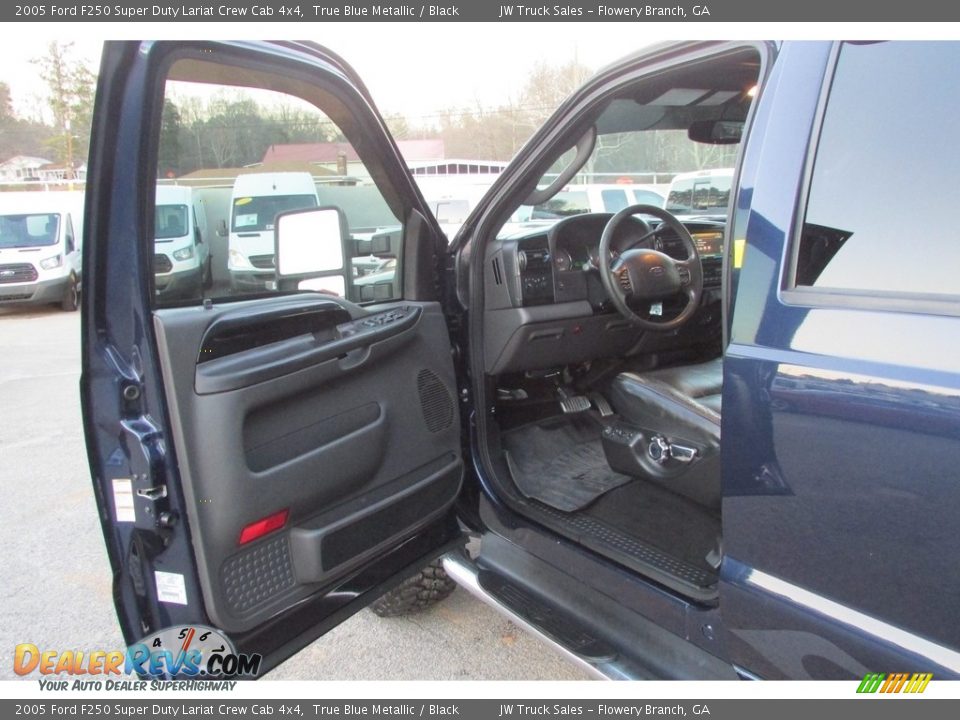 2005 Ford F250 Super Duty Lariat Crew Cab 4x4 True Blue Metallic / Black Photo #16