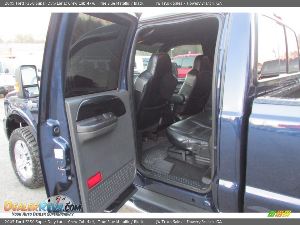 2005 Ford F250 Super Duty Lariat Crew Cab 4x4 True Blue Metallic / Black Photo #28