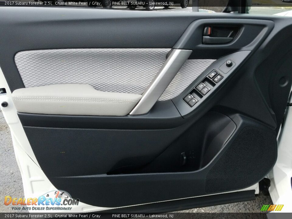 2017 Subaru Forester 2.5i Crystal White Pearl / Gray Photo #6