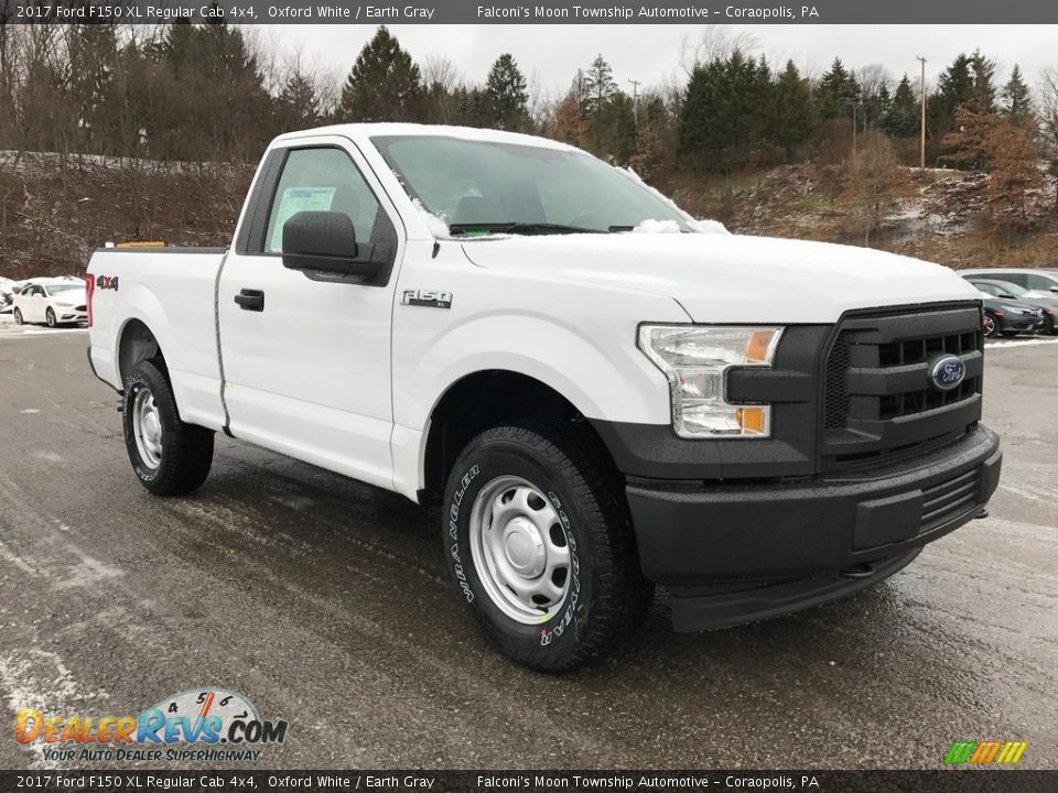 Front 3/4 View of 2017 Ford F150 XL Regular Cab 4x4 Photo #3