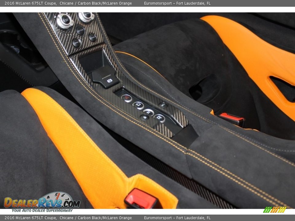 Controls of 2016 McLaren 675LT Coupe Photo #9