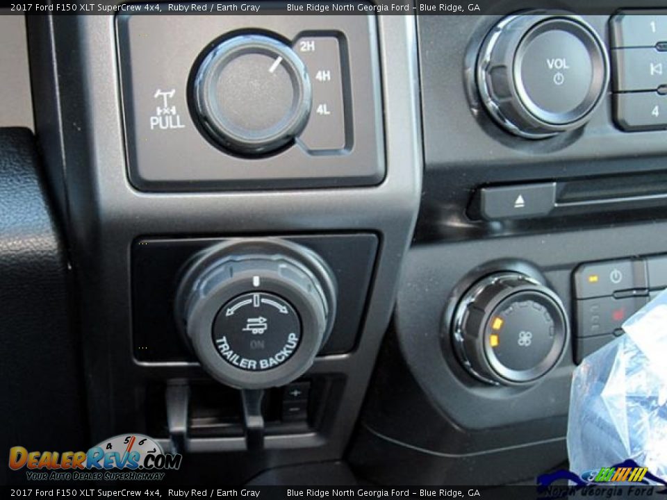 2017 Ford F150 XLT SuperCrew 4x4 Ruby Red / Earth Gray Photo #25