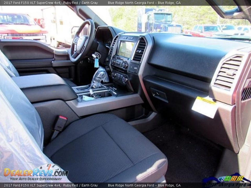 2017 Ford F150 XLT SuperCrew 4x4 Ruby Red / Earth Gray Photo #32