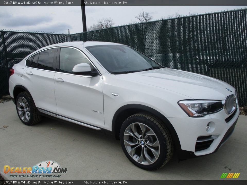 Front 3/4 View of 2017 BMW X4 xDrive28i Photo #1