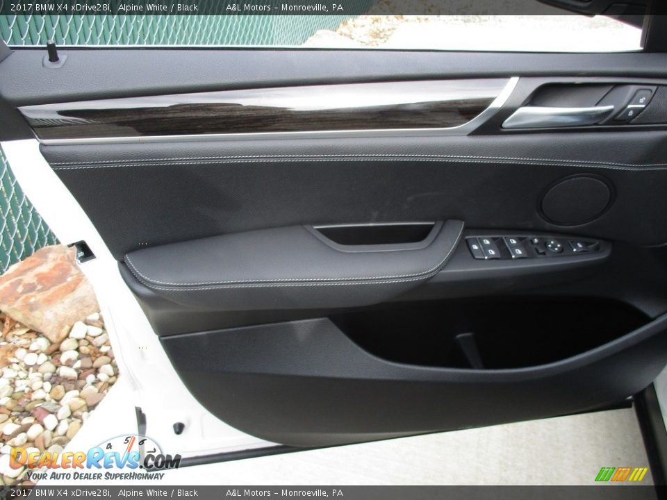 Door Panel of 2017 BMW X4 xDrive28i Photo #10