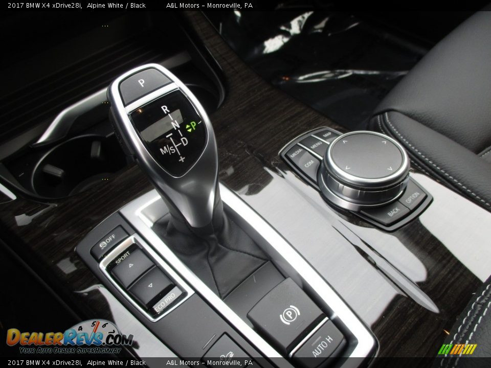2017 BMW X4 xDrive28i Shifter Photo #15