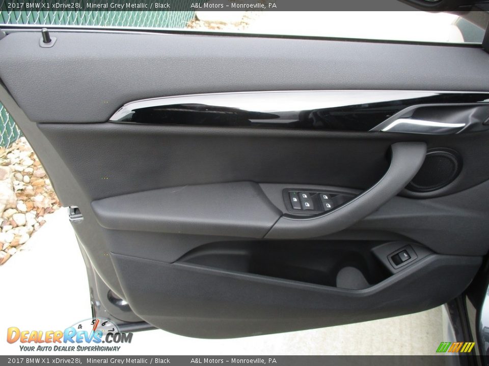 2017 BMW X1 xDrive28i Mineral Grey Metallic / Black Photo #10