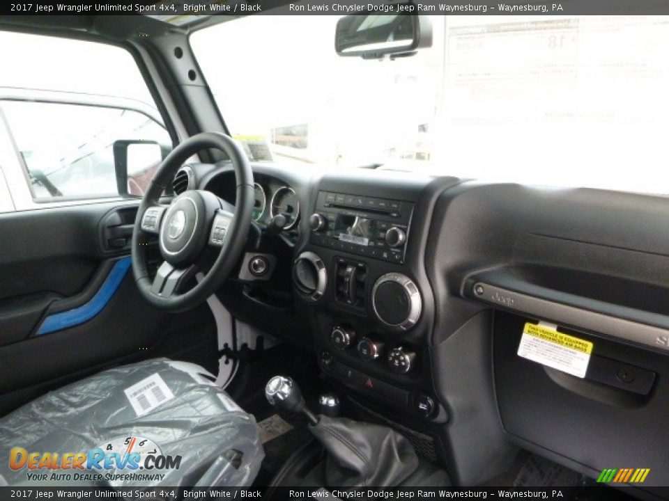 2017 Jeep Wrangler Unlimited Sport 4x4 Bright White / Black Photo #19