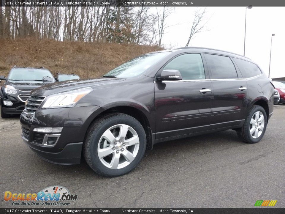 Front 3/4 View of 2017 Chevrolet Traverse LT AWD Photo #1
