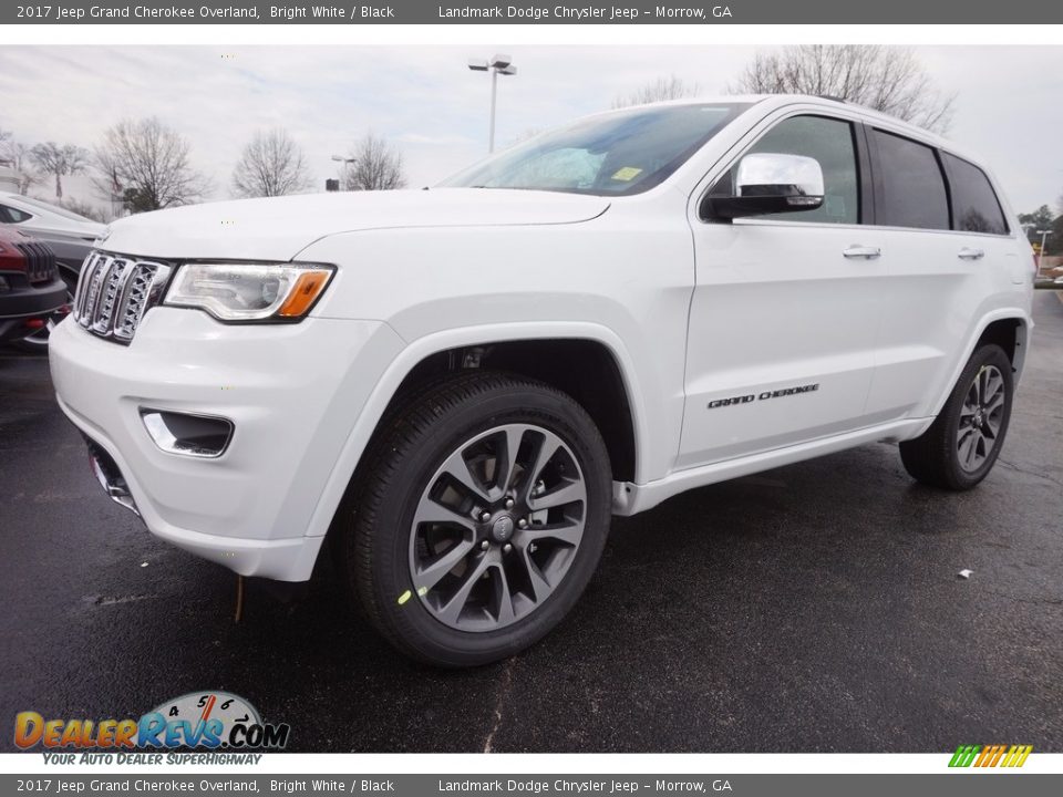 Front 3/4 View of 2017 Jeep Grand Cherokee Overland Photo #1