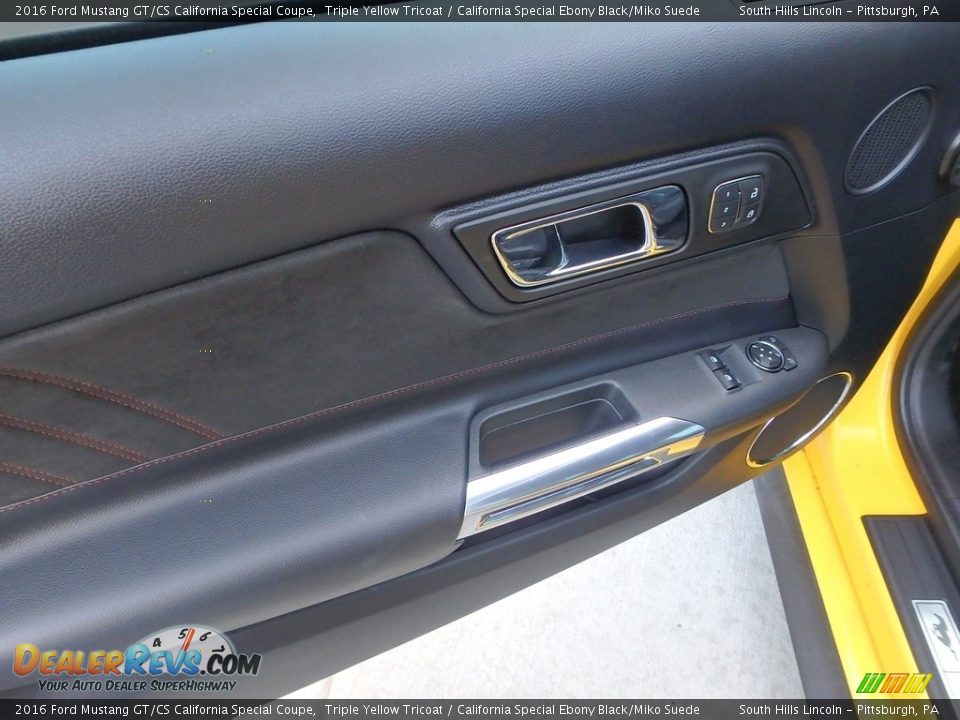 Door Panel of 2016 Ford Mustang GT/CS California Special Coupe Photo #18