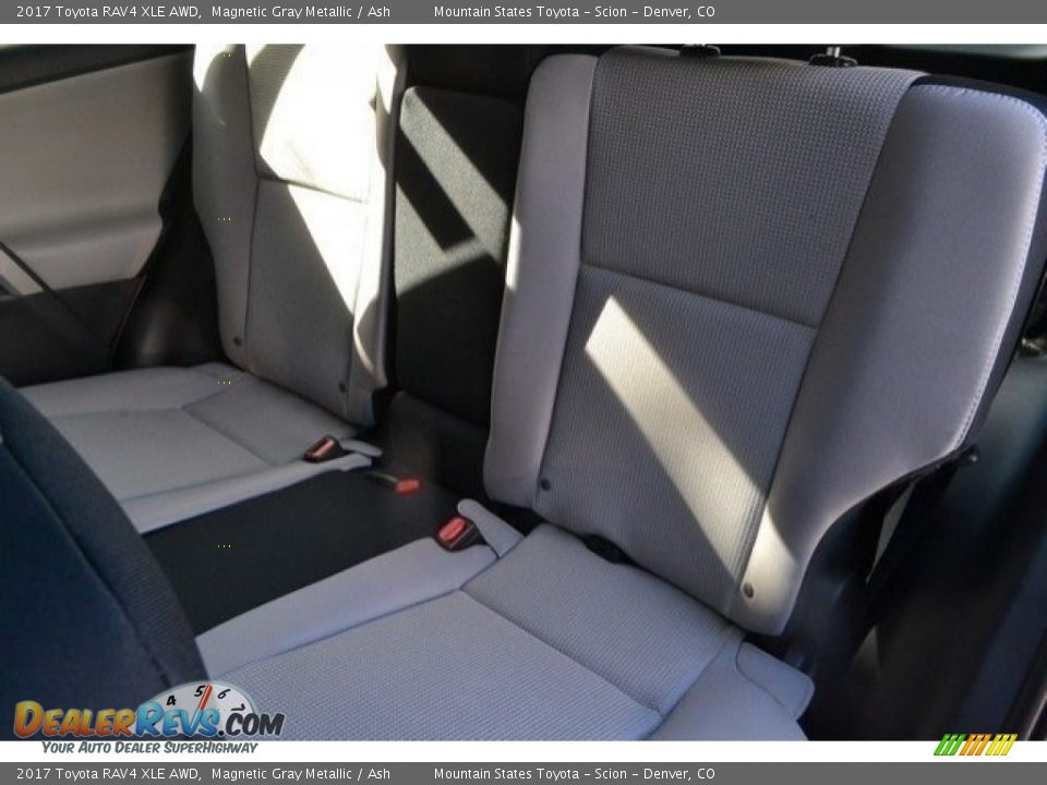 2017 Toyota RAV4 XLE AWD Magnetic Gray Metallic / Ash Photo #7